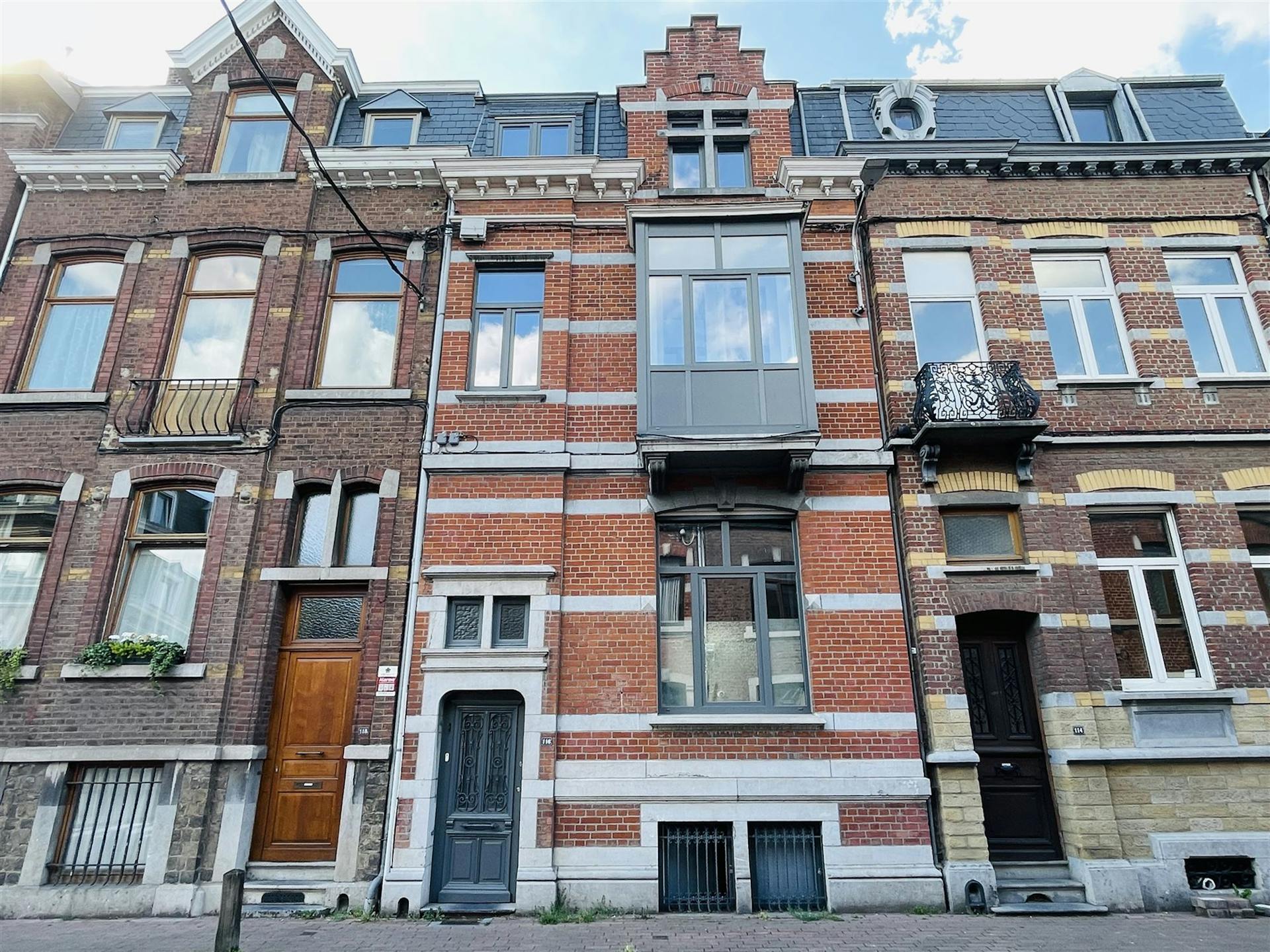 Belle et grande maison de maître avec jardin et deux garages