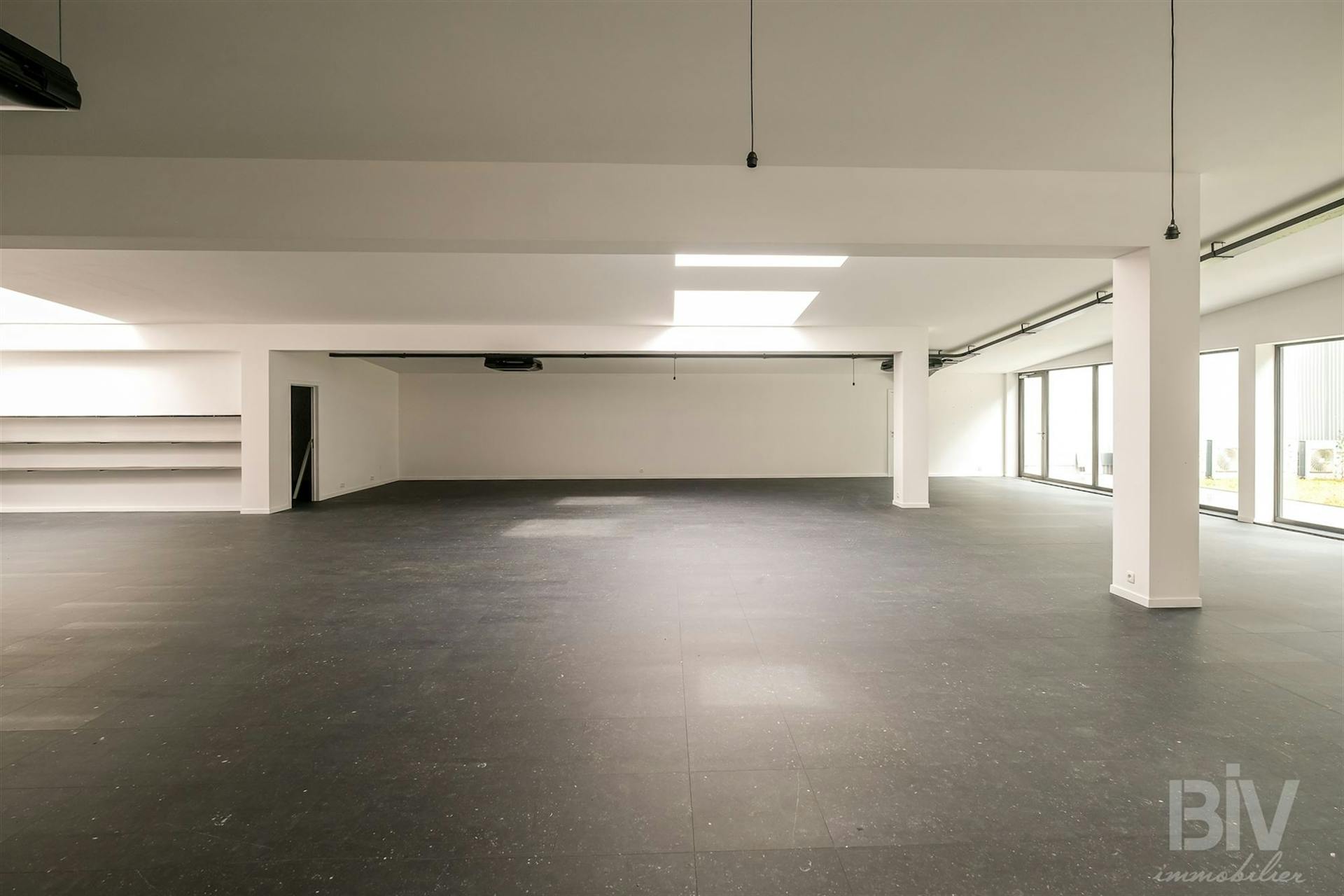 surface bureaux neuve 400m2 + 10 places parking intérieur 